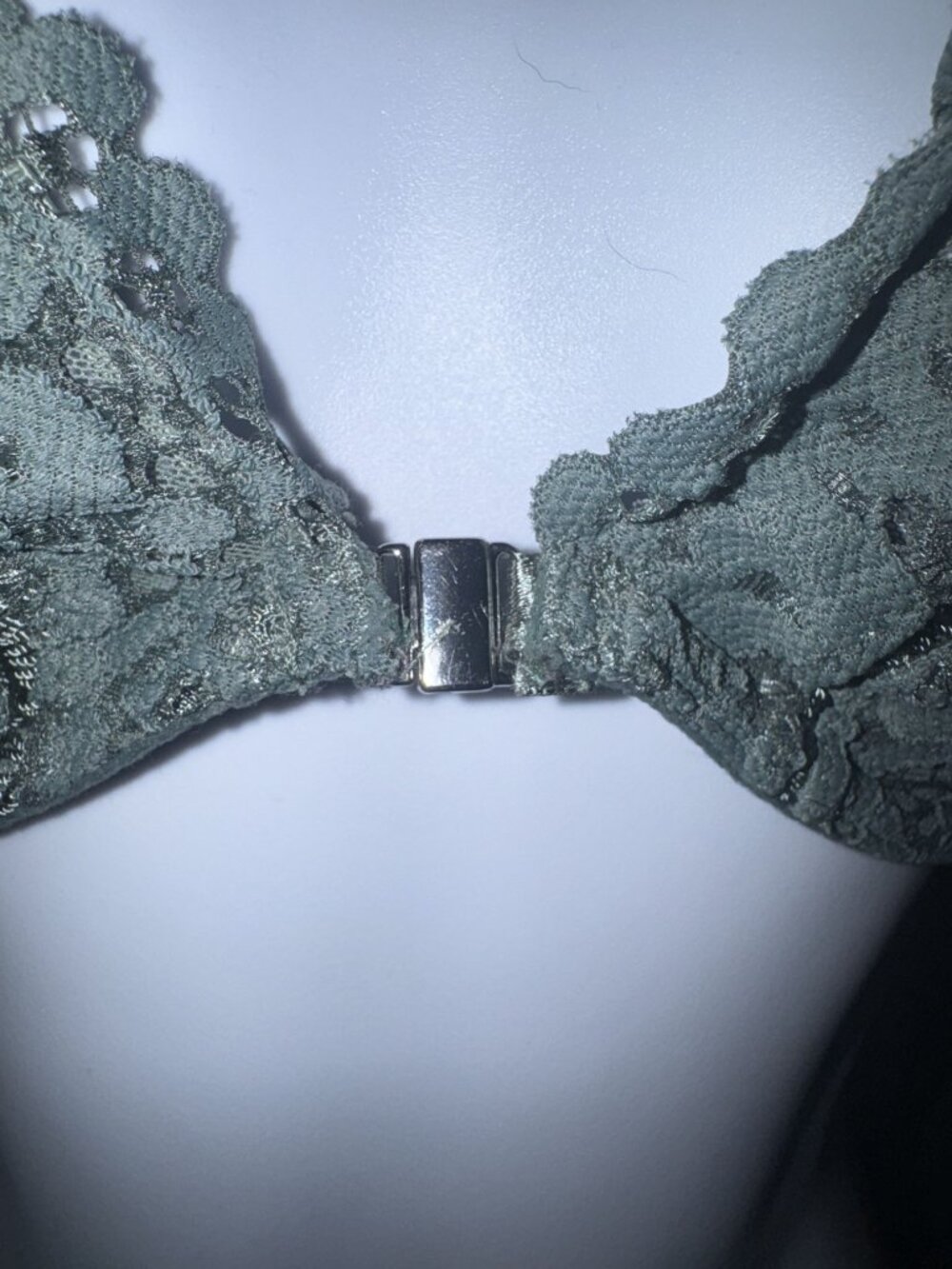 Victoria’s Secret Unlined Lace Plunge Front Close Racerback Bra 34DD sage green - Picture 2 of 4